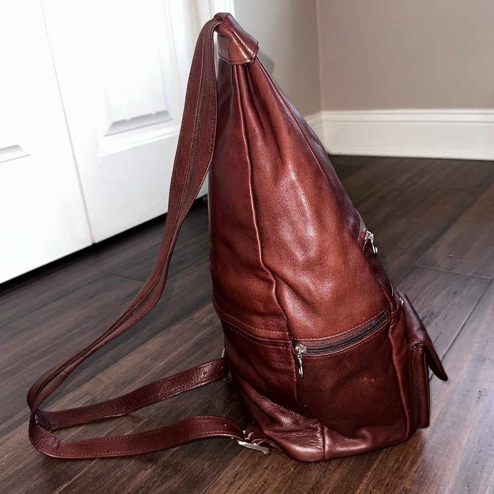 VINTAGE 90’s Paul and Taylor Brown Leather Large Sling Backpack Unisex - Picture 5 of 15